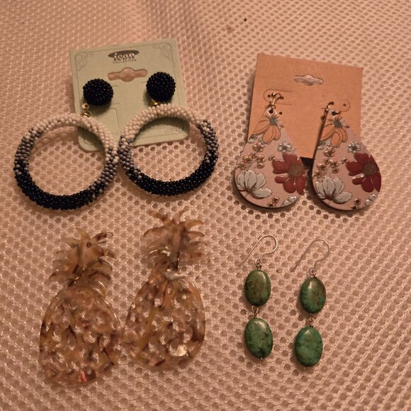 4 pairs of fun earrings, variety of designs & color - Picture 2 of 2